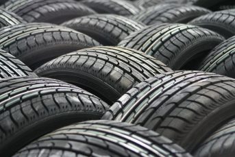Автоэксперт назвал температуру, при которой водителям необходимо переобуться