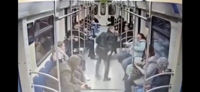 Громко разговаривала по телефону: полиция Москвы показала кадры из московского метро, где девушку ударили ножом